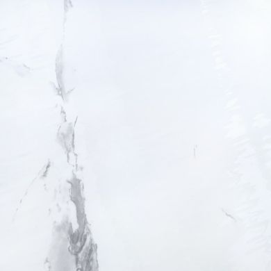 Самоклеюча вінілова плитка в рулоні білий повітряний мармур 3000х600х2мм SW-00001287