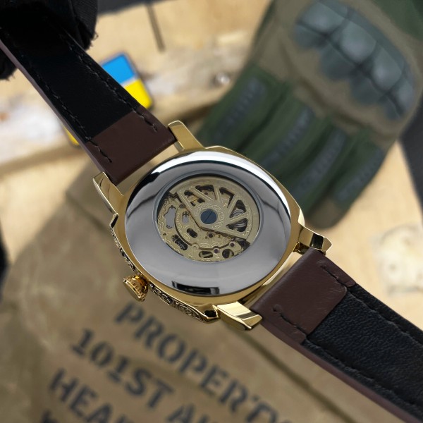 Awarder 021 Де би не була Gold-Black-Brown
