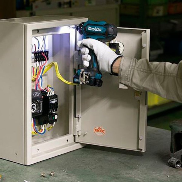 Аккумуляторный шуруповерт Makita DF 031 DSME