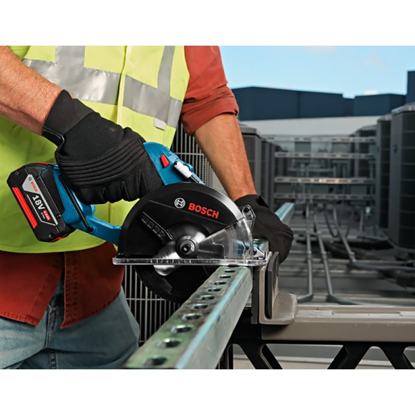Акумуляторна циркулярна пила Bosch GKM 18 V-LI Professional