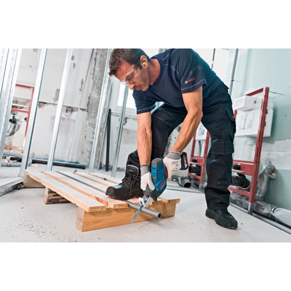 Акумуляторна ножівка Bosch GSA 18 V-LI C Professional