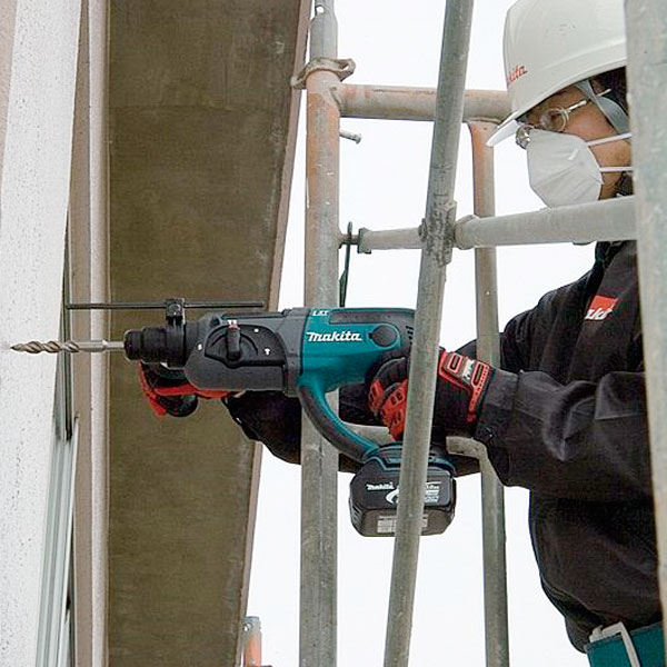 Аккумуляторный перфоратор Makita DHR 202 RFJ