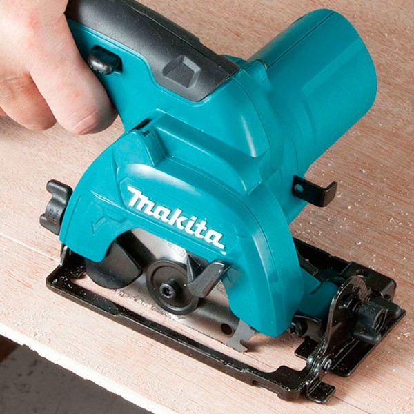 Аккумуляторная дисковая пила Makita HS 301 DZ (без АКБ)