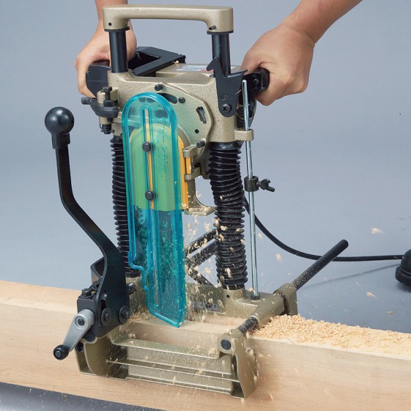 Пазоріз Makita 7104 L