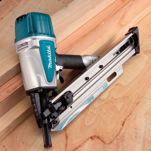 Пневматический гвоздезабиватель Makita AN 943 K