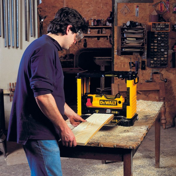 Рейсмусний верстат DeWalt DW733