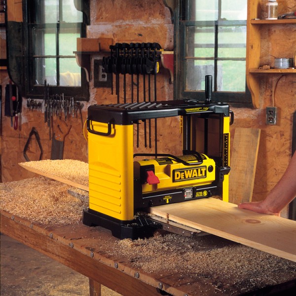 Рейсмусний верстат DeWalt DW733
