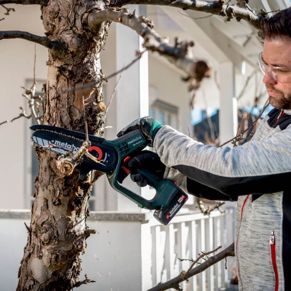 Аккумуляторная цепная пила Metabo MS 18 LTX 15 SET, без акб, с телескопической ручкой