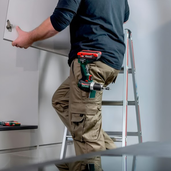 Аккумуляторная дрель-шуруповерт Metabo SB 18 L BL, акб Li-Power 18 V 2 Ah та з/у SC 30