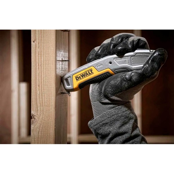 Нож DeWALT