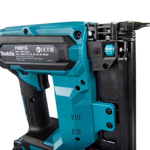 Аккумуляторный гвоздезабиватель Makita XGT 40 V MAX FN001GA201 с 2 акб 2.5 Ah и з/у