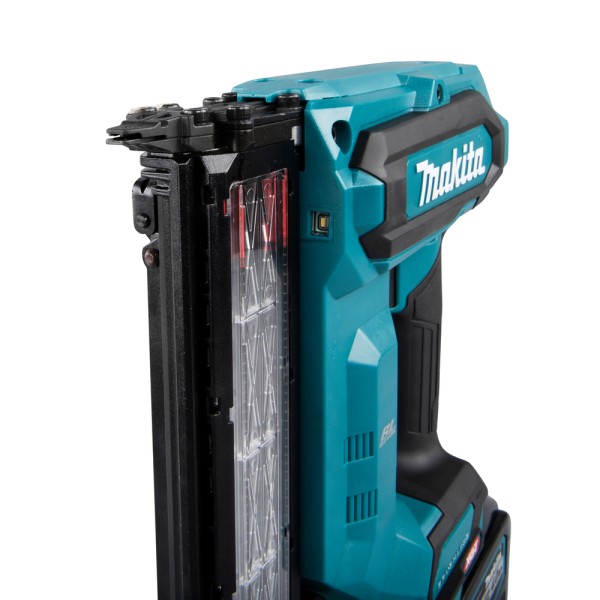 Аккумуляторный гвоздезабиватель Makita XGT 40 V MAX FN001GA201 с 2 акб 2.5 Ah и з/у