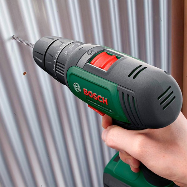 Ударная аккумуляторная дрель-шуруповерт Bosch UniversalImpact 18V, 2 акб PBA 18V 1,5Ah и з/п AL 1810 CV