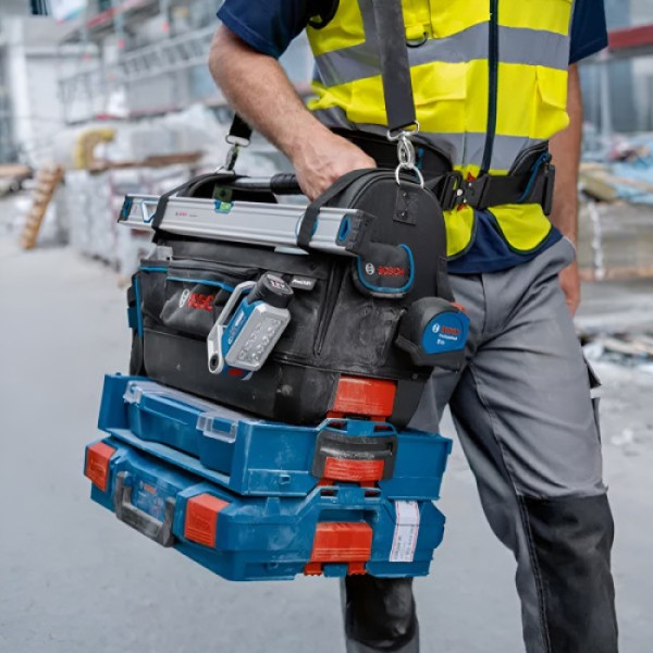 Сумка Bosch Professional GWT 20 и набор ручных инструментов
