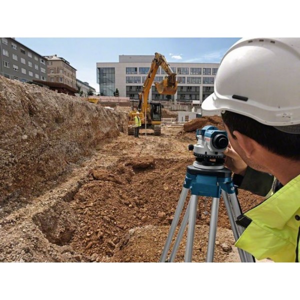 Оптичний нівелір Bosch Professional GOL 26 D в кейсі з штативом BT 160, рейкою GR 500