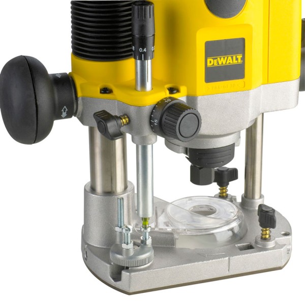 Фрезер DeWalt DW621