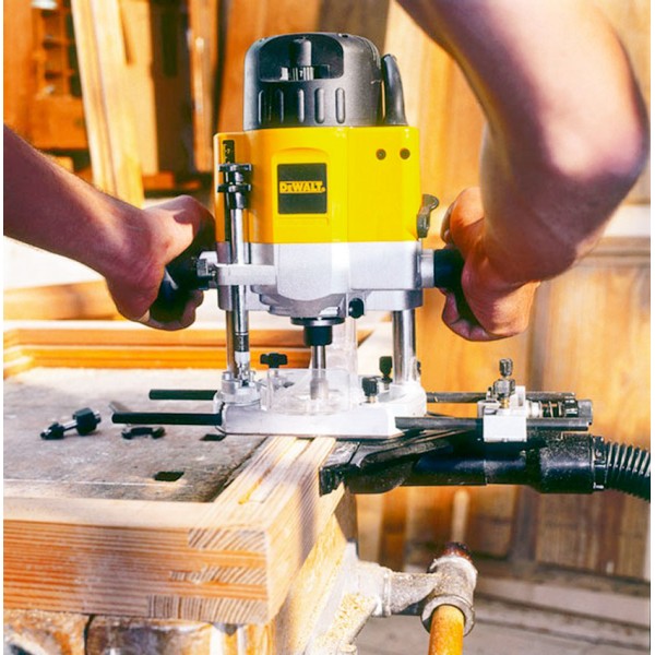 Фрезер DeWalt DW626