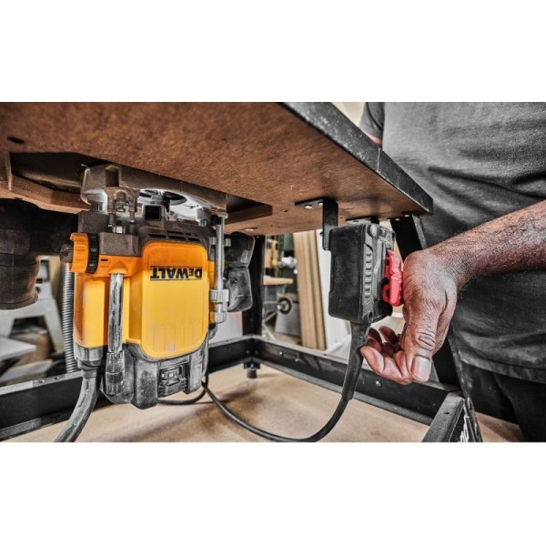 Фрезер мережевий DeWalt DWE627KT з пультом д/к, у кейсі