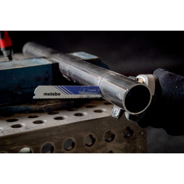 Аккумуляторная сабельная пила Metabo SSEP 18 LTX BL MVT в MetaBox с 2 акб LiHD 18 V 8.0 Ah, з/у ASC 145