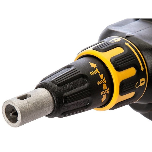 Шуруповерт акумуляторний безщітковий DeWALT DCF620N, без акб, з/п