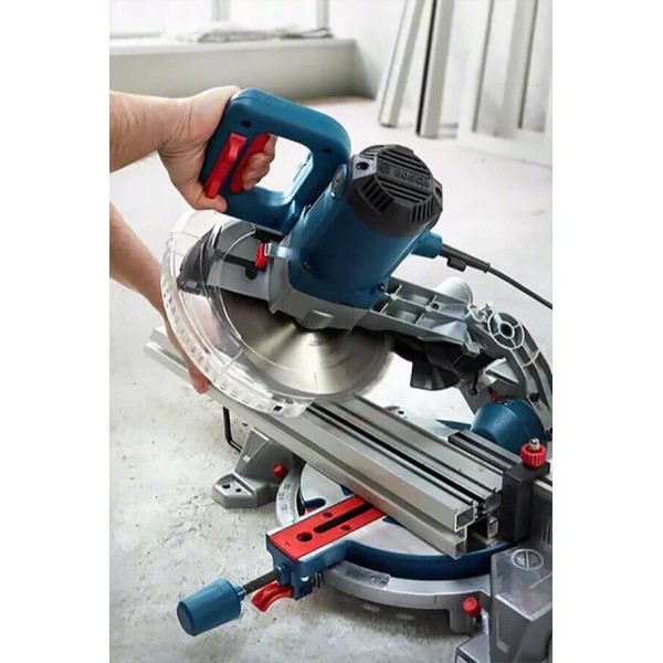 Торцювальна пила Bosch Professional GCM 216, 1300 Вт, диск 216х30мм, 4800 об.хв, Лазер / диск Optiline Wood (0601B33000)