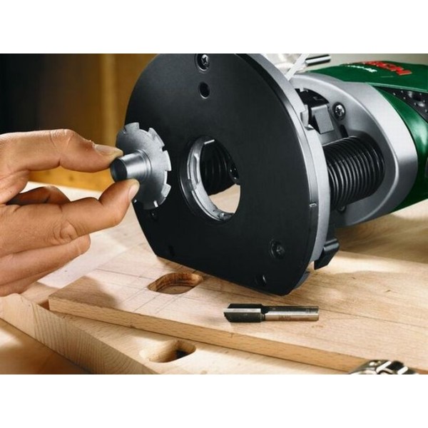 Фрезер Bosch POF 1400 ACE в чемодані з набом фрез