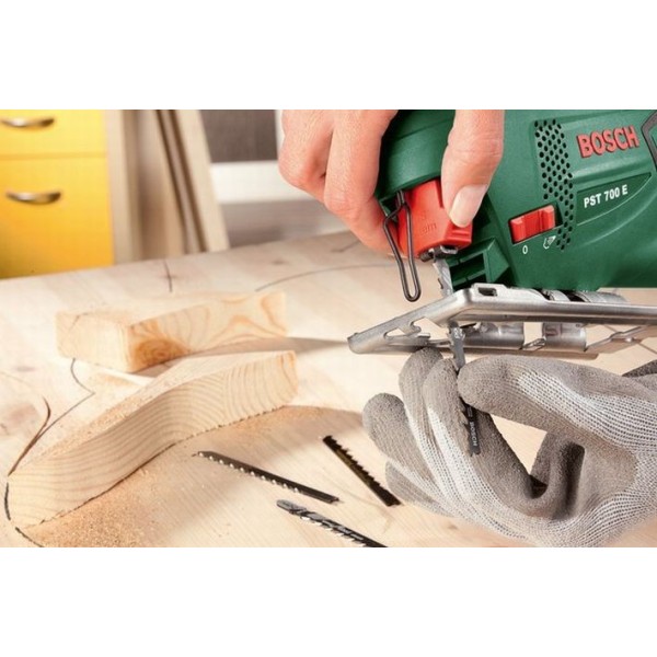Лобзик Bosch PST 700 E в чемодані
