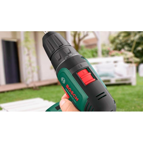 Аккумуляторная дрель-шуруповерт Bosch UniversalDrill 18V в чемодане с 2 акб PBA 18V 1.5Ah W-A и з/у AL 1810 CV