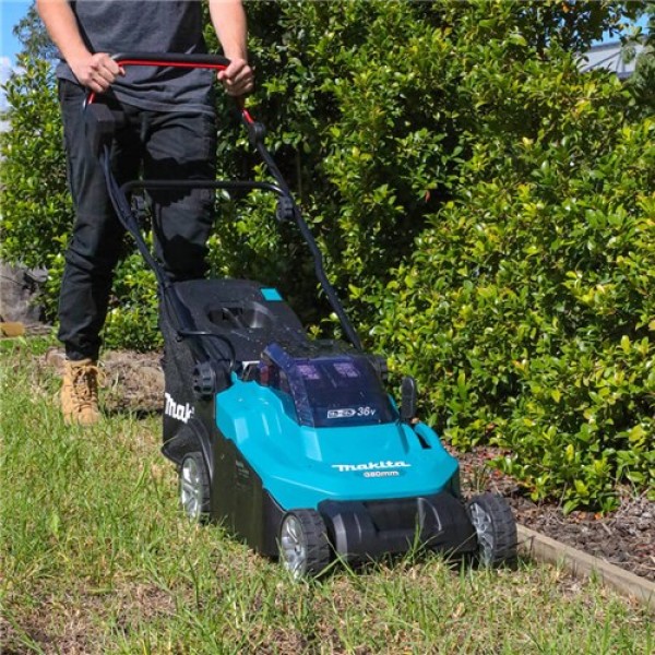Акумуляторна газонокосарка Makita DLM382Z, без акб