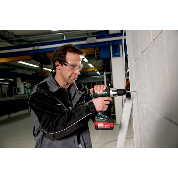 Аккумуляторная ударная дрель-шуруповерт Metabo SB 18 LT Compact