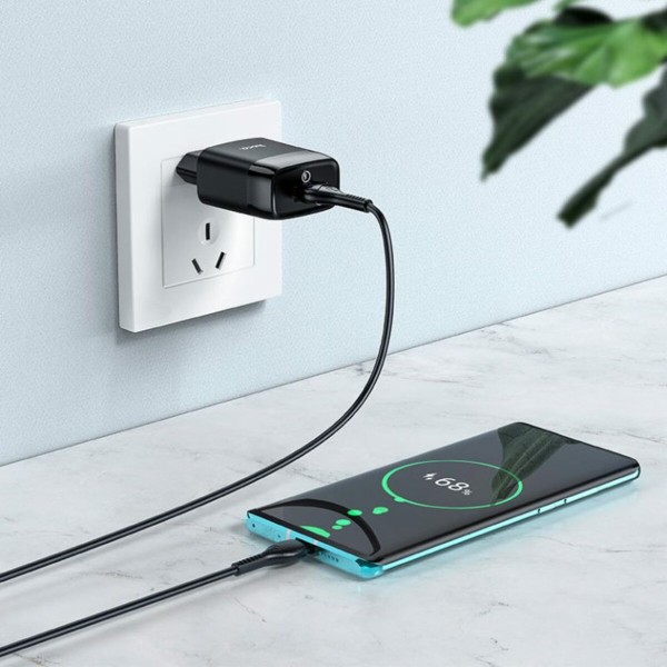 Мережевий зарядний пристрій HOCO C72Q Glorious single port QC3.0 charger set(Type-C) 18W  Black (6931474732545)