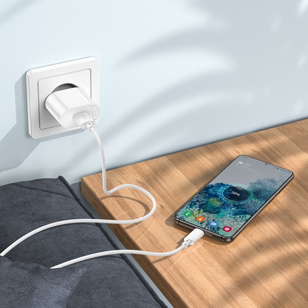 Мережевий зарядний пристрій HOCO C109A Fighter single port QC3.0 charger set(Micro) White (6931474784827)