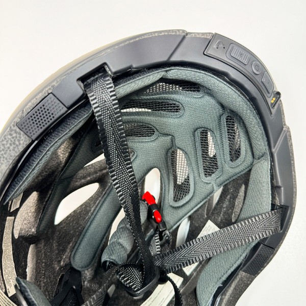 Захисний шолом Livall BH62 NEO (L) Black&Red (55-61см), акустика, мікрофон, сигнали поворотів та стопів, додаток, пульт BR80, Bluetooth (LIV-TBH62N-1041)