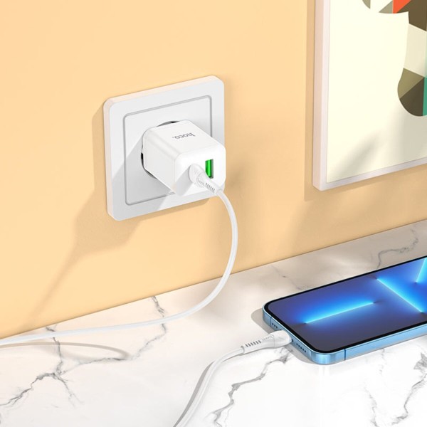 Мережевий зарядний пристрій HOCO N28 Founder PD20W+QC3.0 charger set(C to iP) White (6931474783530)