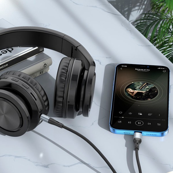Аудiокабель HOCO UPA22 iP silicone digital audio conversion cable Black (6931474769473)