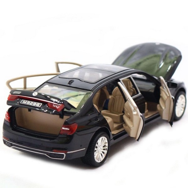 Автомодель автомобиля BMW 760 7695(Black) свет, звук, открываются двери
