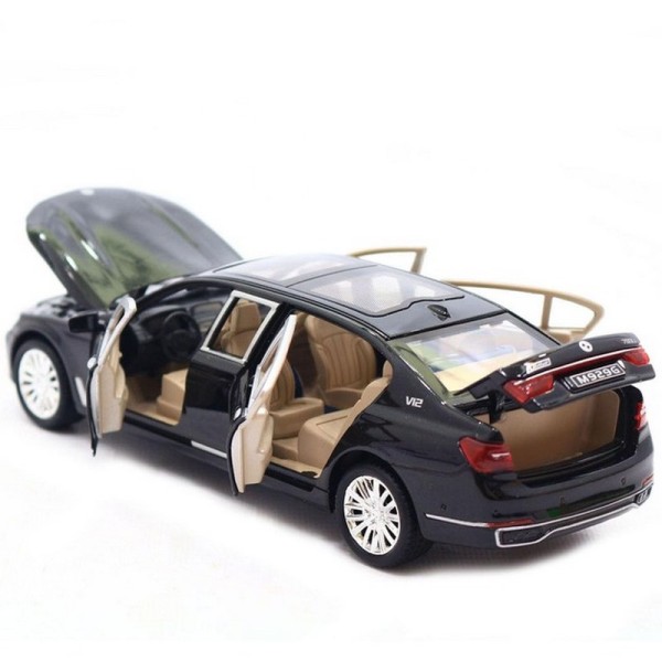 Автомодель автомобиля BMW 760 7695(Black) свет, звук, открываются двери