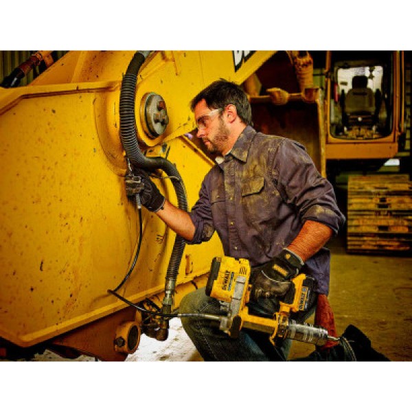 Аккумуляторный масляный пистолет DeWALT DCGG571M1, 1 акб Li-Ion на 4.0 Ah, з/у в кейсе