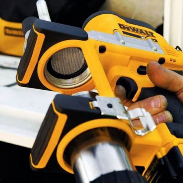 Аккумуляторный масляный пистолет DeWALT DCGG571M1, 1 акб Li-Ion на 4.0 Ah, з/у в кейсе