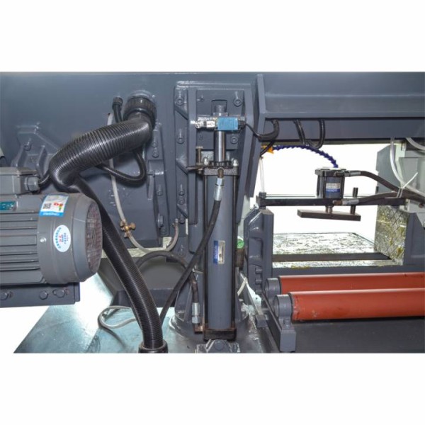 Ленточная пила по металлу FDB Maschinen SGA 300 G