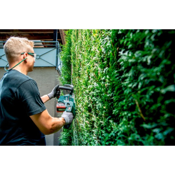 Аккумуляторный кусторез Metabo HS 18 LTX BL 65 каркас в картоне